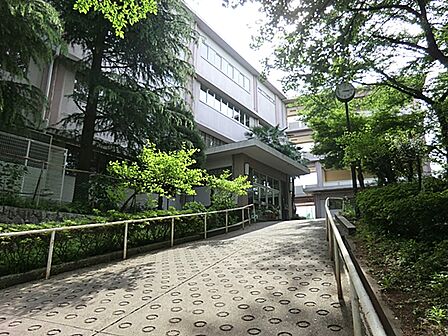 川崎市立西生田中学校まで約1530m(徒歩20分)