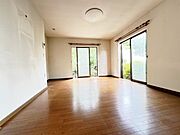家族団らんの場所としてゆったりと居心地の良いリビングです。