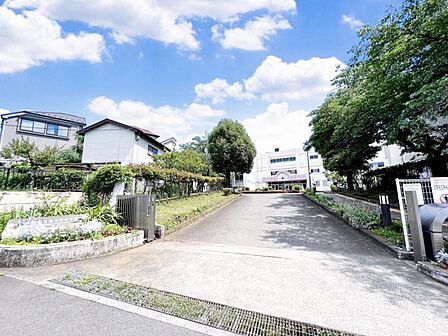 多摩市立連光寺小学校まで約850m(徒歩11分)