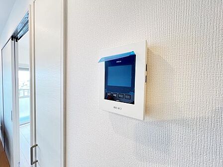 訪問者を確認できるTVモニター付きインターフォンです。
