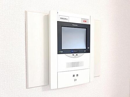 訪問者を確認できるTVモニター付きインターフォンです。