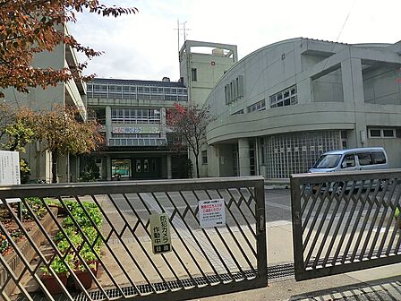 横浜市立荏田西小学校まで約980m(徒歩13分)
