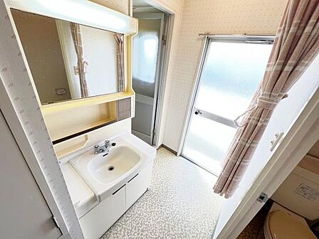脱衣所は小さなお子様がいるご家庭にも重宝されます。
