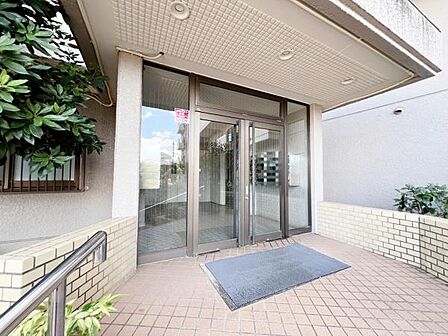 エントランスです。皆様やお客様をお出迎え致します。