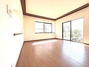 家族団らんの場所としてゆったりと居心地の良いリビングです。
