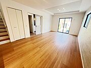家族団らんの場所としてゆったりと居心地の良いリビングです。