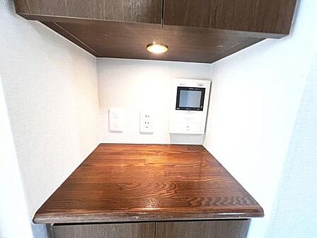 訪問者を確認できるTVモニター付きインターフォンです。