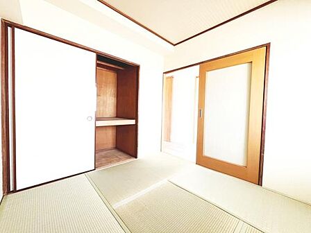 和室スペースです。畳のお部屋は寛げる空間ですね。
