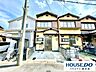 外観：前面道路から見た外観。周辺の建物との位置関係や住まい全体の佇まいを確認できます。