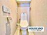 トイレ：トイレが2ヶ所あります。朝の準備時間が効率的です。清潔感を意識した白系仕上げで、毎日快適に利用できます。