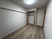 各部屋に収納があるから、家族それぞれの荷物が混ざらず、プライベートな空間もきれいに保てます。