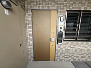 こちらが玄関です！是非一度現地をご覧ください！
