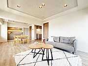 通風・採光に優れ、心地よい光と風が溢れています。贅沢で豊かな居住性と、プライドを満たすクオリティが見事に調和した住空間。