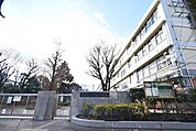 世田谷区立三宿中学校 徒歩13分。 1000m