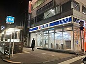 クリエイトエス・ディー新宿市ヶ谷店 徒歩7分。 560m