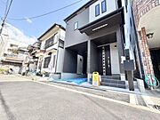 【安心と防犯。TVドアホンで家族を守る】来客をカラーモニターで確認できる「TVドアホン」を標準装備。小さなお子様の留守番や、夜間の対応も安心です。