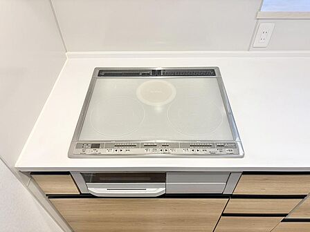手荒れの予防や、食後の片付けをスマートにサポートしてくれる嬉しい設備。キッチンと美しく一体化したデザインで、ファミリーの毎日の家事負担を大幅に軽減し、ゆとりの時間を生み出します。