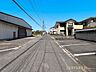 外観：【現地外観】周辺環境良好！住環境に恵まれた好立地で前面道路はゆとりの6ｍ幅