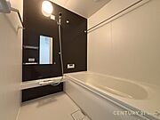 【浴室】ゆとりある空間設計で心からリラックスできる快適バスルーム