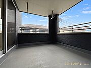 【バルコニー】天候に左右されず、毎日の暮らしにゆとりと楽しさをプラスするインナーバルコニー