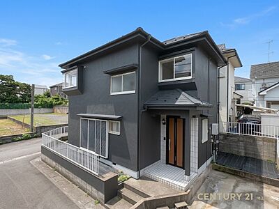 外観:【外観】重厚感のある落ち着いた外観が魅力!閑静な住宅街に佇む収納たっぷりの快適な住まい 外観:【外観】重厚感のある落ち着いた外観が魅力!閑静な住宅街に佇む収納たっぷりの快適な住まい