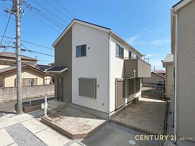 外観：【外観】たっぷりの陽光に包まれる全居室南向きの住まい！角地につき開放感があります