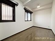 【洋室】シンプルですっきりとした室内は飽きのこない居心地の良い雰囲気