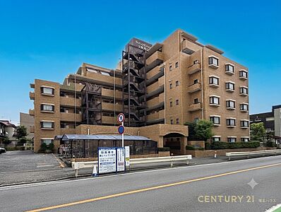 外観:【外観】三郷駅徒歩15分、閑静な住宅街に佇むエコカラット採用のフルリノベーションされた3LDK 外観:【外観】三郷駅徒歩15分、閑静な住宅街に佇むエコカラット採用のフルリノベーションされた3LDK