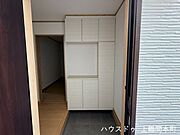 たっぷりな玄関収納です。