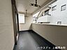 バルコニー：2部屋から出入りできるバルコニー、屋根内で急な雨天時も安心です。