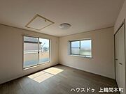 2面窓、外観は広々です。小屋裏収納もありバッチリ収納です。