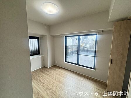 シンプルながら使い勝手の良いお部屋。子ども部屋やワークスペースとして幅広く活用できます。