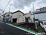 外観：交通量の少ない住宅街です。