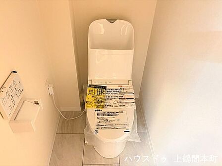 トイレには快適な温水洗浄便座付き