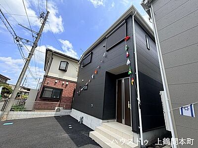外観:シャープなラインが映える、モダンでスタイリッシュな外観デザイン 外観:シャープなラインが映える、モダンでスタイリッシュな外観デザイン
