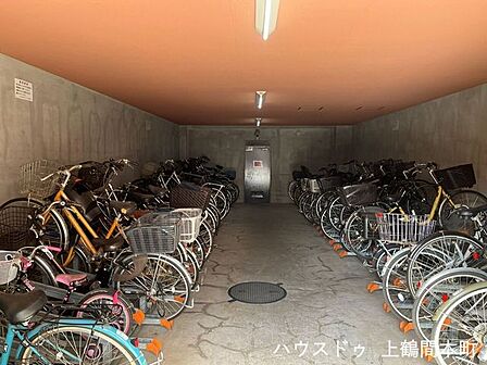 庫内駐輪場なので自転車の盗難や、劣化も防げます。