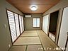 和室：ごろんと寝転びたくなる、やさしい畳のぬくもり。