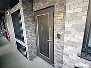 住まいの第一印象を彩る、明るく清潔感のある玄関です