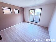 季節の光を感じながら、ゆっくり暮らせる洋室。
