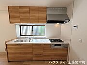 料理の作業スペースが広くとれるだけでなく収納スペースもしっかり確保。シンクとコンロの距離も近いので作業効率が上がります。