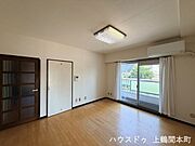ベランダのある洋室。エアコンも完備です。