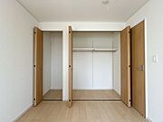 【2F洋室(2)収納】
