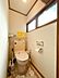 トイレ：【現況】温水洗浄便座付きで、快適性にも配慮されたトイレです。毎日使う場所だからこそ、快適さにこだわった空間です。
