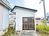 室内：【物置】雪国には嬉しい物置付き。園芸用品、アウトドアグッズ、スポーツ用品など、屋外で使用する荷物を自宅に入れたくない方におすすめです。灯油缶など臭いが気になる荷物も、気にせずまとめて収納できます。