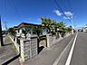 駐車場：【リフォーム中　外観】前面の塀と庭を撤去し、駐車場を新設いたします。