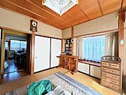 【リフォーム前／和室】南西側の和室は畳の表替え、襖の貼替、クロス貼り、照明交換を行います。