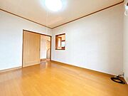 【2階洋室6帖】