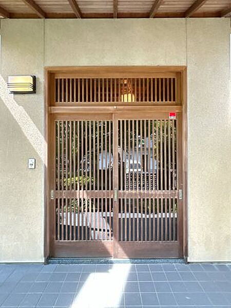 玄関を拡大表示