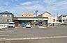 周辺：【コンビニ】ファミリーマート名取が丘店様まで約700ｍ、徒歩約9分。散歩の途中に立ち寄れる距離感にコンビニがあると便利ですね。