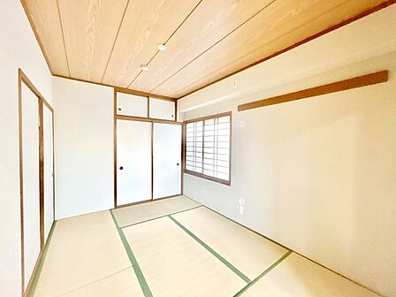 仙台市立三条 【リフォーム後】和室約6帖の別角度の写真です。窓付きのお部屋で日当たり良好です。 950m